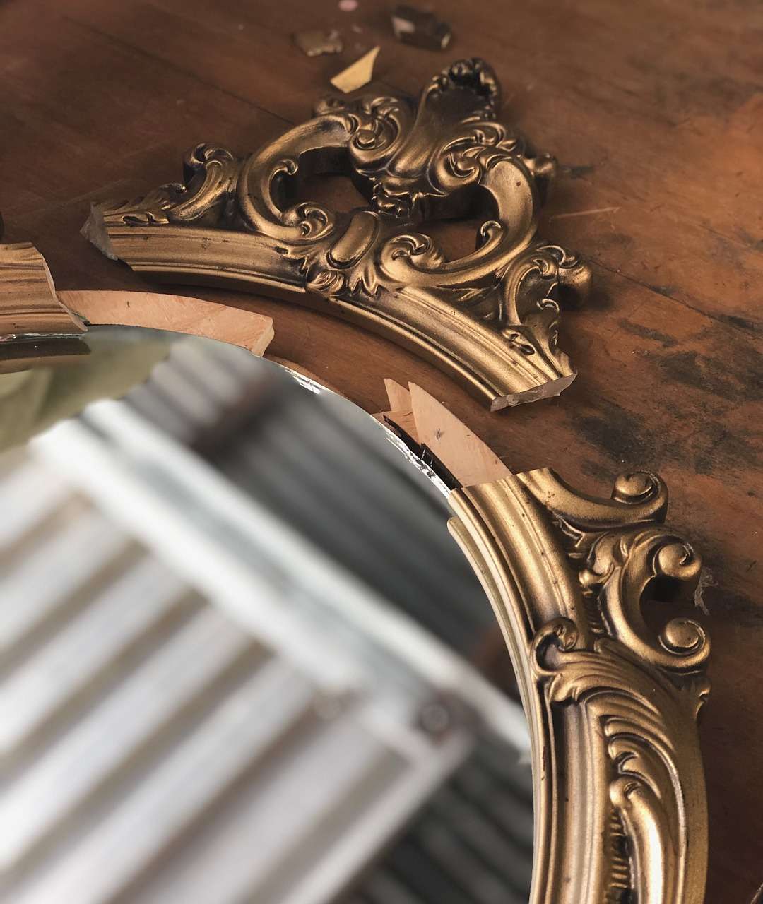 Top 10 Ideas to Make Your Living Room Look Amazing! 2 vintage mirror